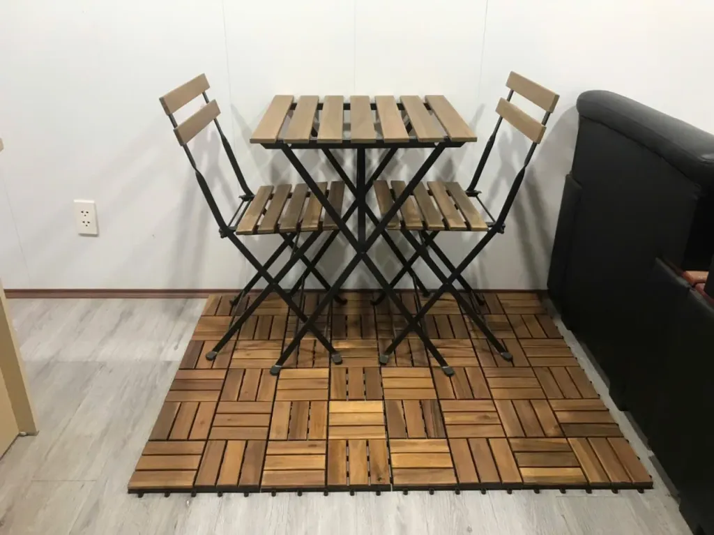 Bộ bàn ghế ngoài trời Tarno gỗ keo khung thép gấp - góc nhìn 4