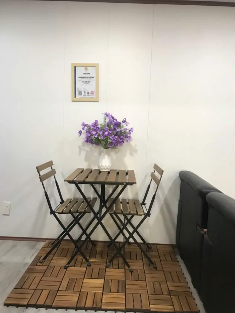 Bộ bàn ghế ngoài trời Tarno gỗ keo khung thép gấp - góc nhìn 5